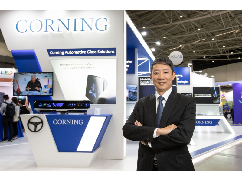 圖為台灣康寧總經理何宜修於2023智慧顯示展覽會（Touch Taiwan 2023）